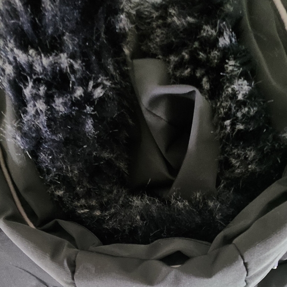 VIP Collection- Puffy Sweater With Hoodie Size L - Picture 6 of 6